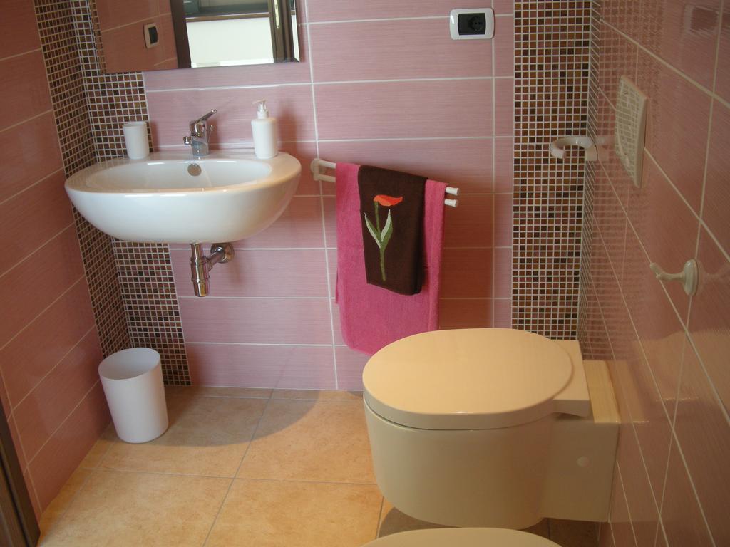 Bed And Breakfast San Martino Castignano Room photo